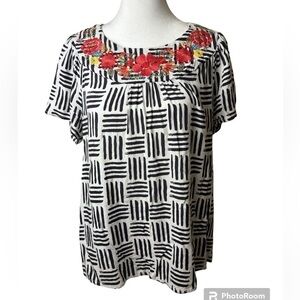 Savanna Jane Claire Embroidered Top Black White Red Floral Size Small
